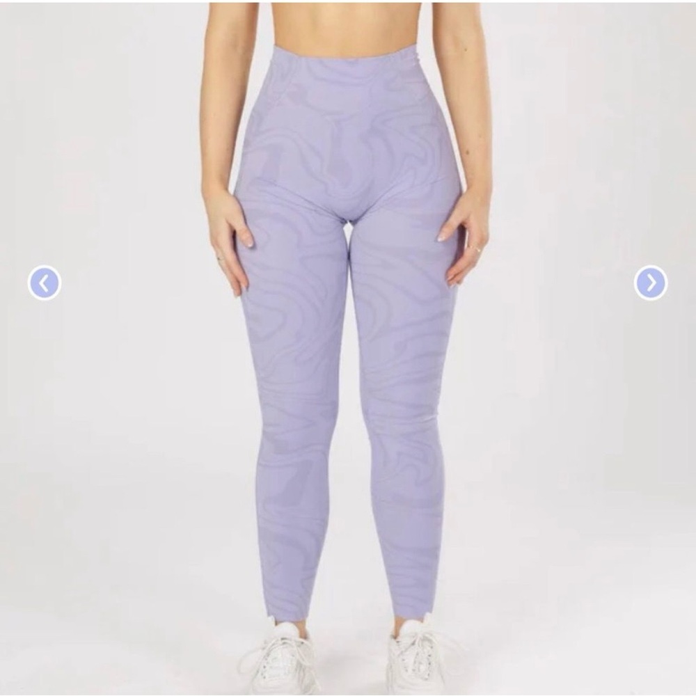 PARAGON Lavender Swirl Sculptseam Plus Scrunch Leggings